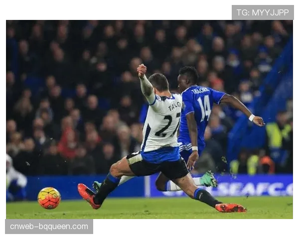 战术板：解析阿斯顿维拉如何在少打一人情况下，通过高效防守反击取分